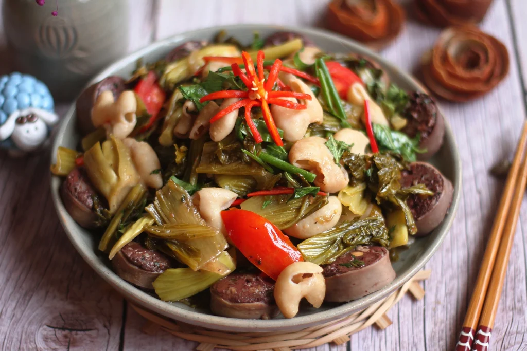 Cách chế biến Lòng lợn thập cẩm xào dưa