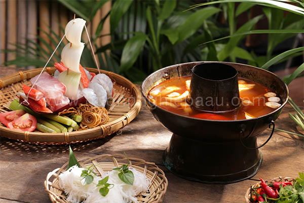 Cách chế biến Lẩu nấm hải sản chua cay