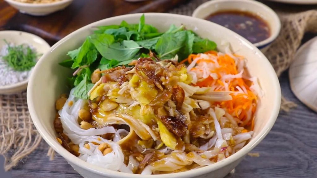 Cách chế biến Phở trộn bò xé phay