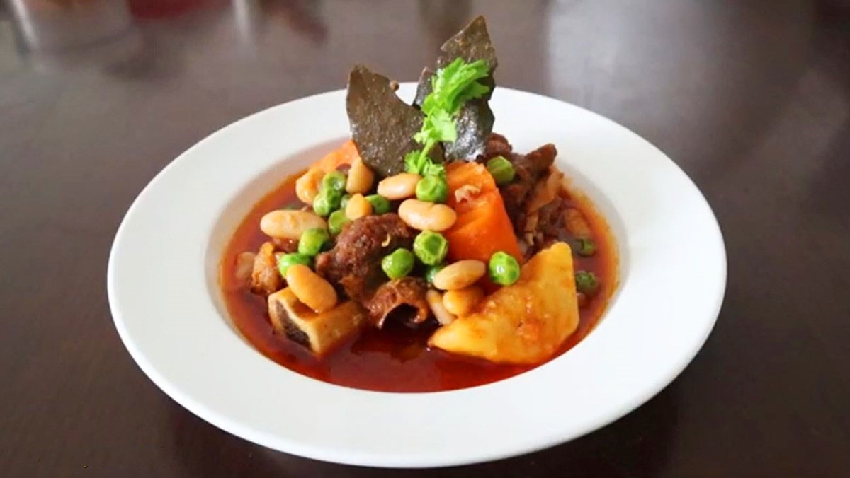 Sườn hầm đậu đỏ trong chuyến đi – nhóm không quen nấu