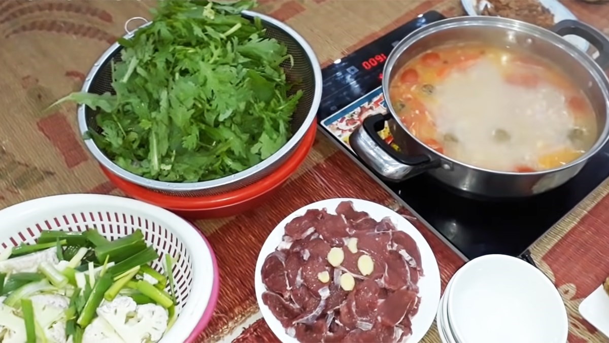 Trâu nhúng mẻ trong chuyến đi – nhóm không quen nấu