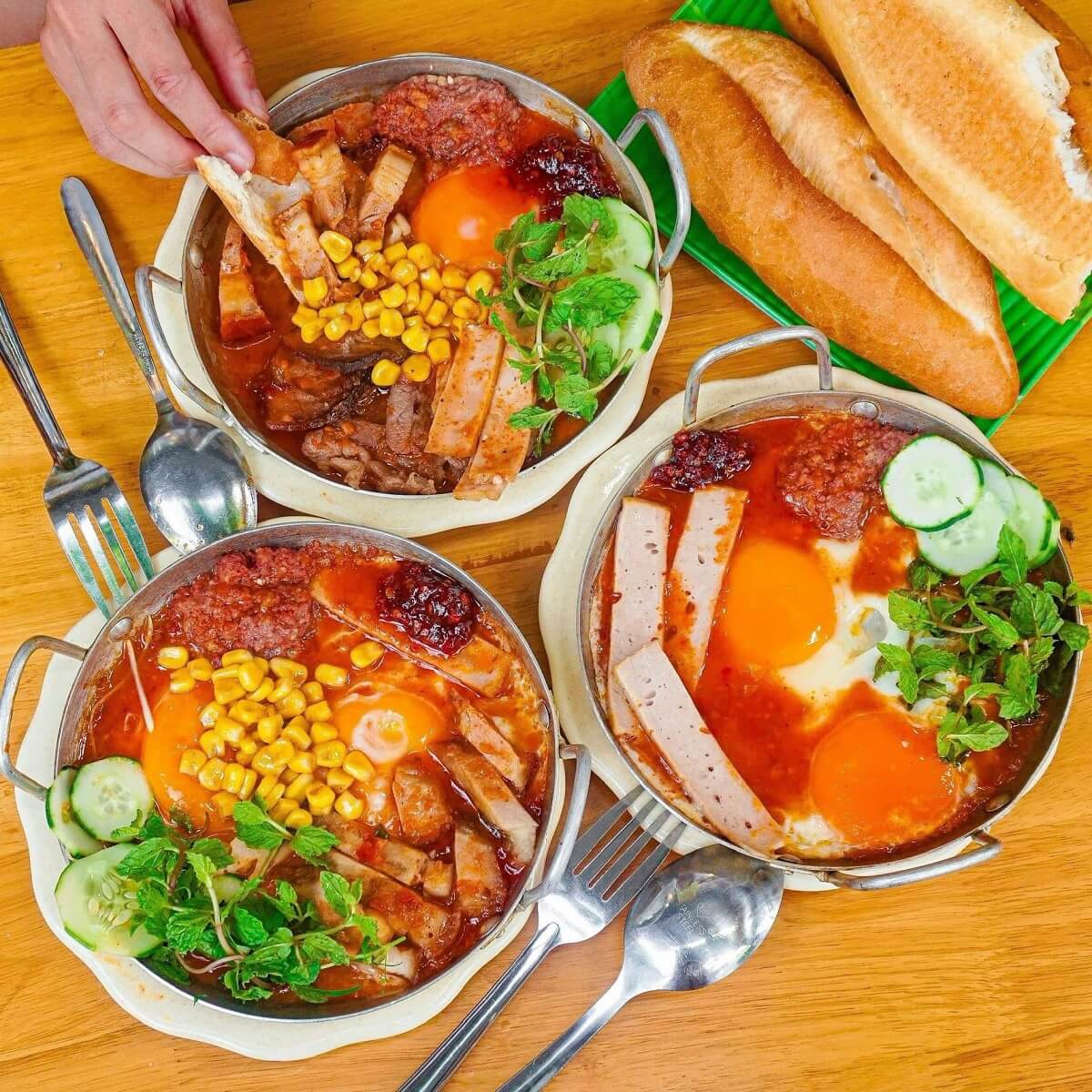 Cơm gà xối mỡ nhóm picnic / đoàn trong ngày đi xa