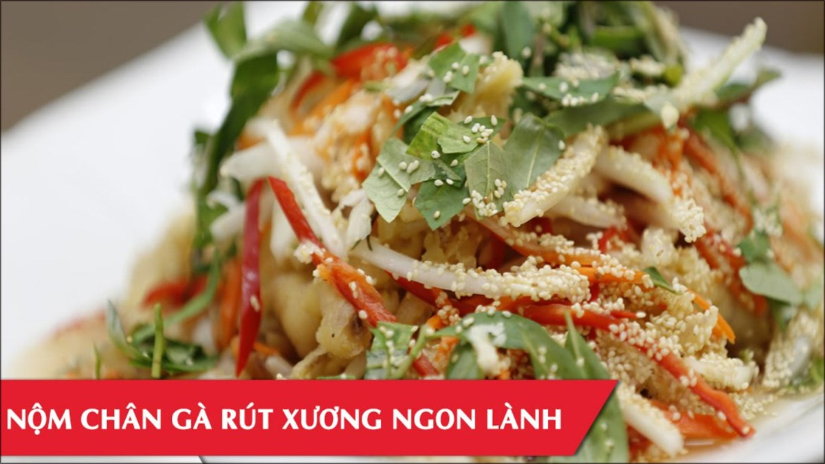 Nộm chân gà rút xương chia tiền cùng bạn phòng ký túc